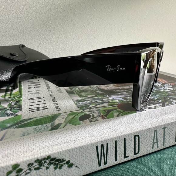 Ray Ban Sun glasses. Black.   No scratched - Picture 2 of 10